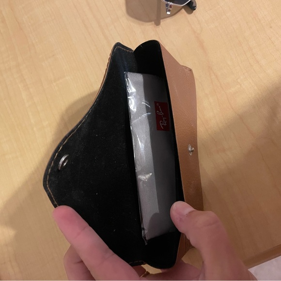 polarized Ray-Ban sunglasses - Picture 2 of 2